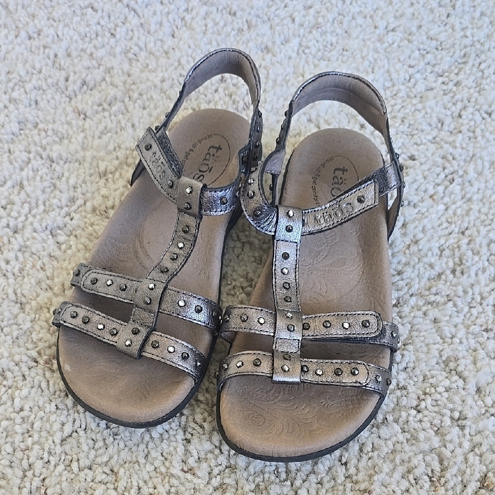 Taos Studded Metallic Gladiator Pewter Sandals Size 6